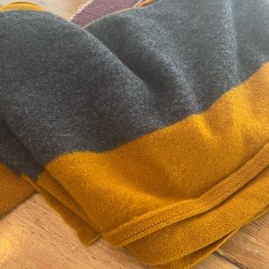 Banana Republic 100% cashmere scarf